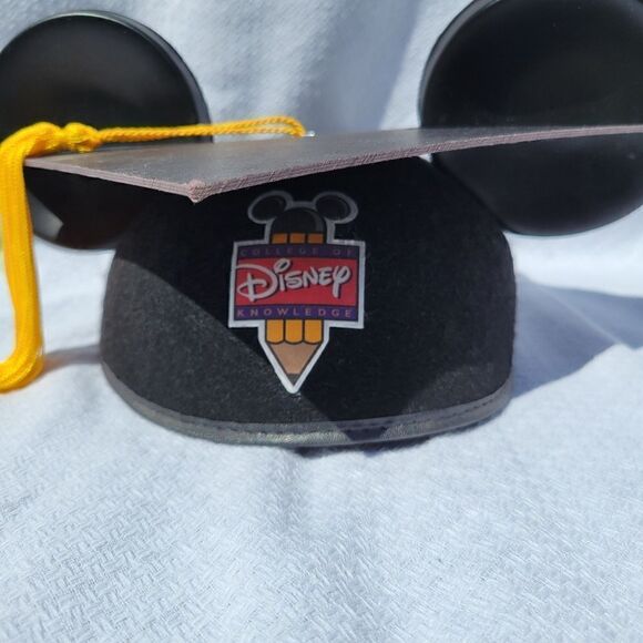 College of Disney Knowledge Graduation Cap Hat Mint Condition - Picture 3 of 7
